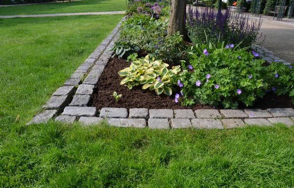 Flower Bed Mulching in Cape Coral