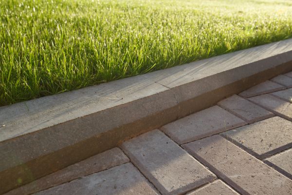 Lawn Edging Replacement in Cape Coral